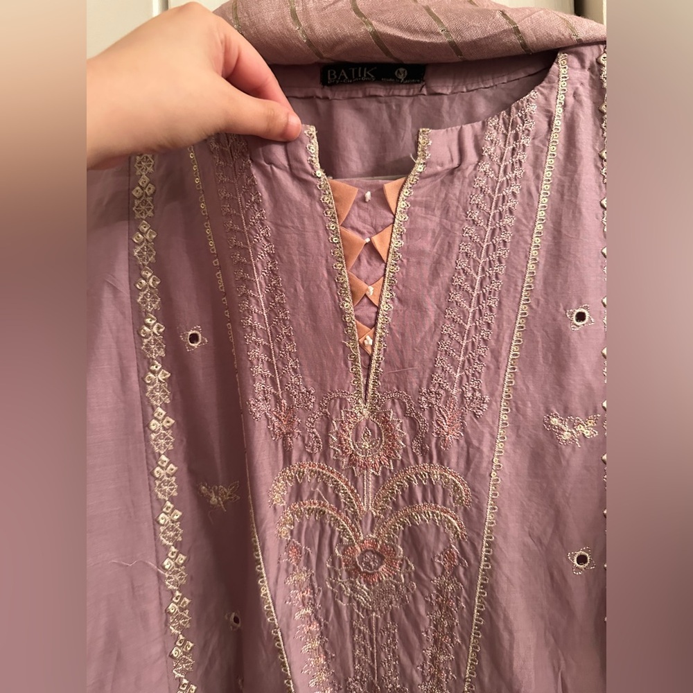 Batik Pakistani Designer Kurta & Dupatta Set | Embroidered Mauve Purple | Size M - Picture 11 of 14
